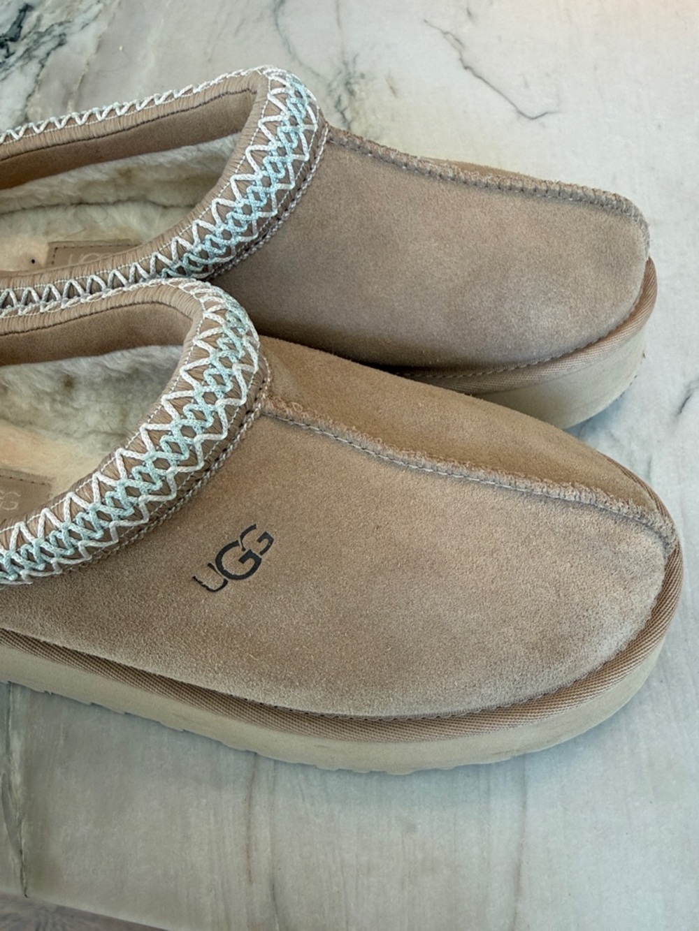 UGG Women's Tazz Sand Suede Plush-Lined Platform Clog Mules Size 7 - Picture 3 of 5